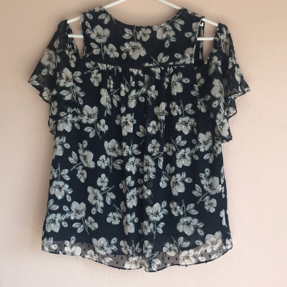 Anthro Moon River cold shoulder top size medium - Picture 5 of 12